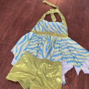 Kids dance costume top and shorts
